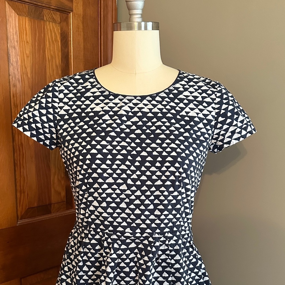 E U C Lafayette 148 New York Navy and White Triangle Pattern Dress size 8